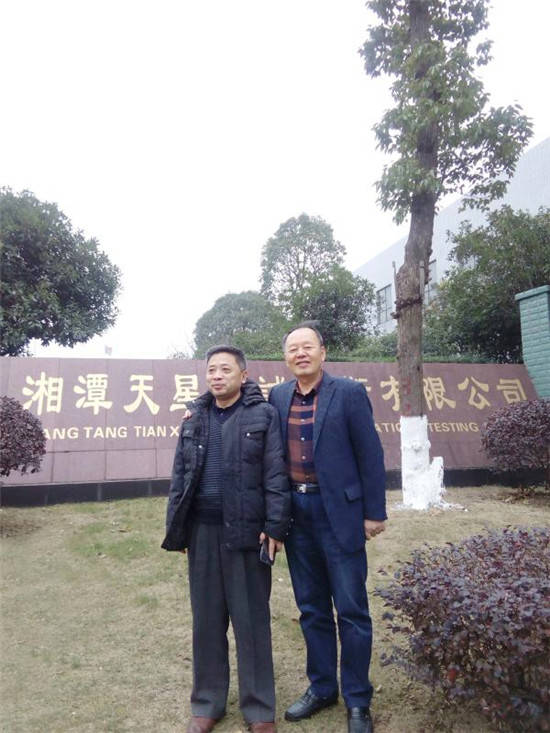華南理工大學(xué)黃培彥教授一行來我司考察交通等相關(guān)行業(yè)試驗(yàn)設(shè)備